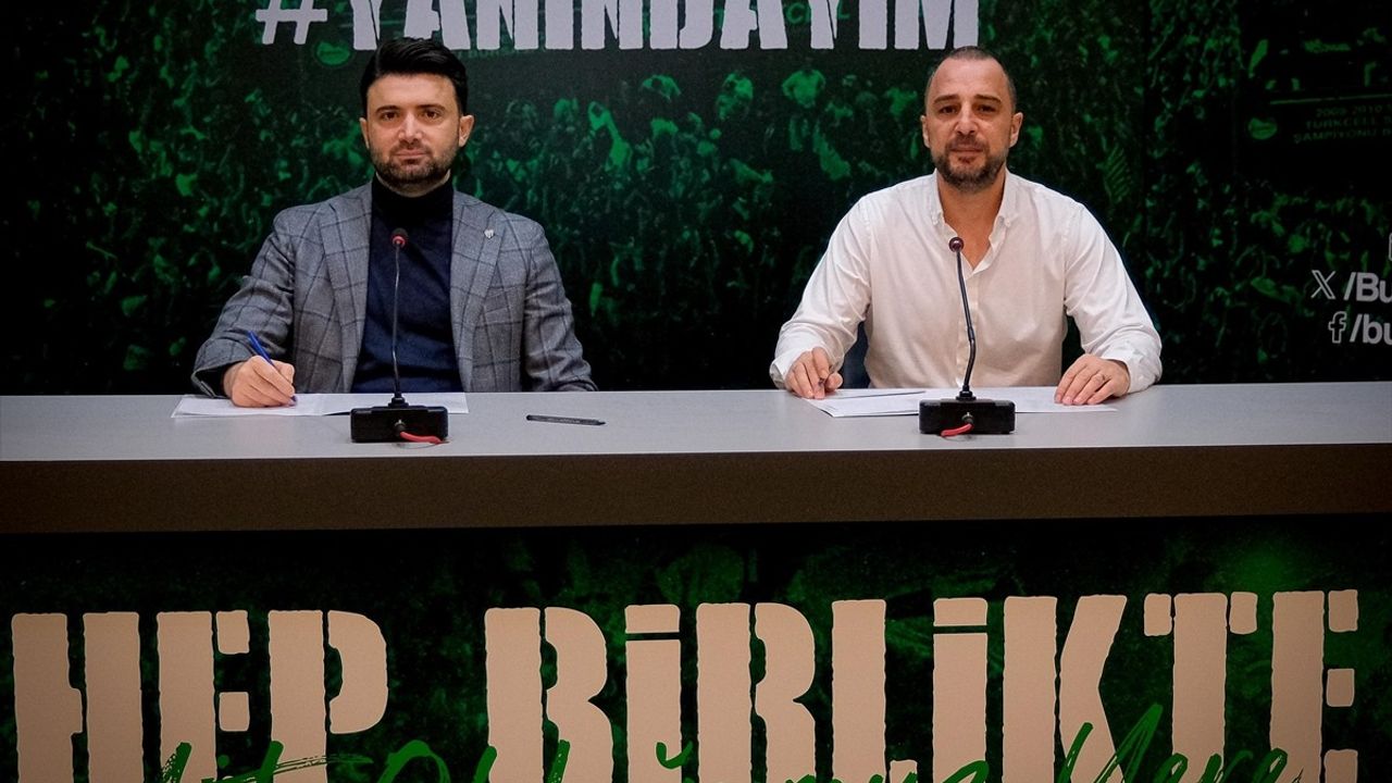 Bursaspor, Adem Çağlayan ile Teknik Direktörlük Anlaşması İmzaladı