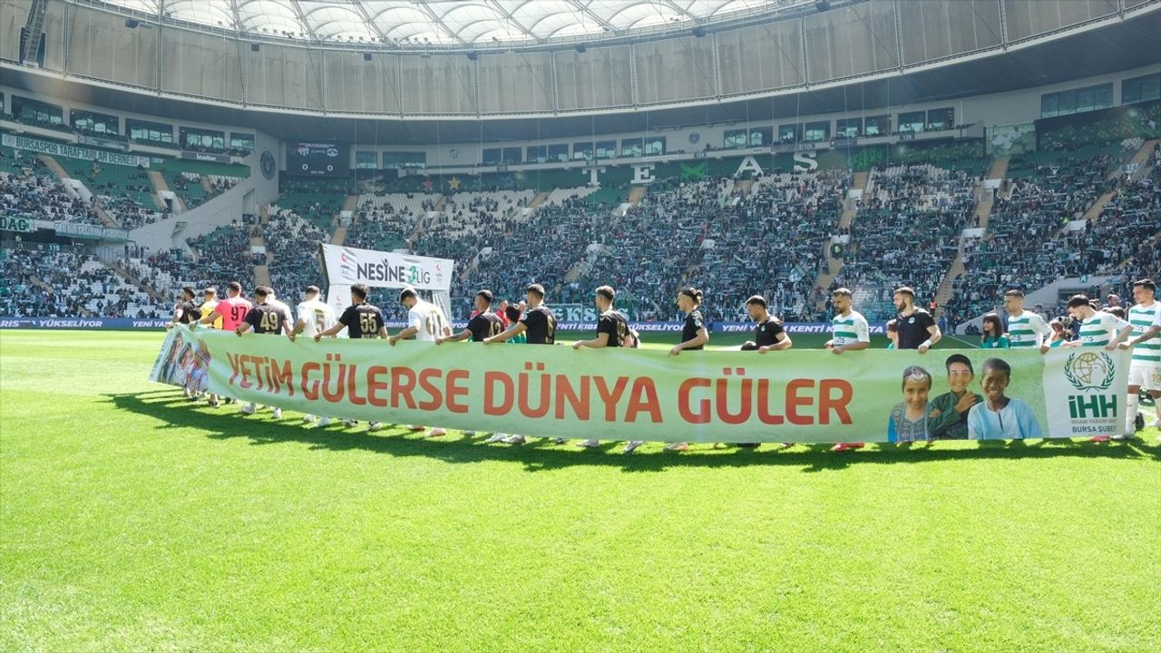 Bursaspor'un Misafiri Yetim Çocuklar: 'Yetim Gülerse Dünya Güler'