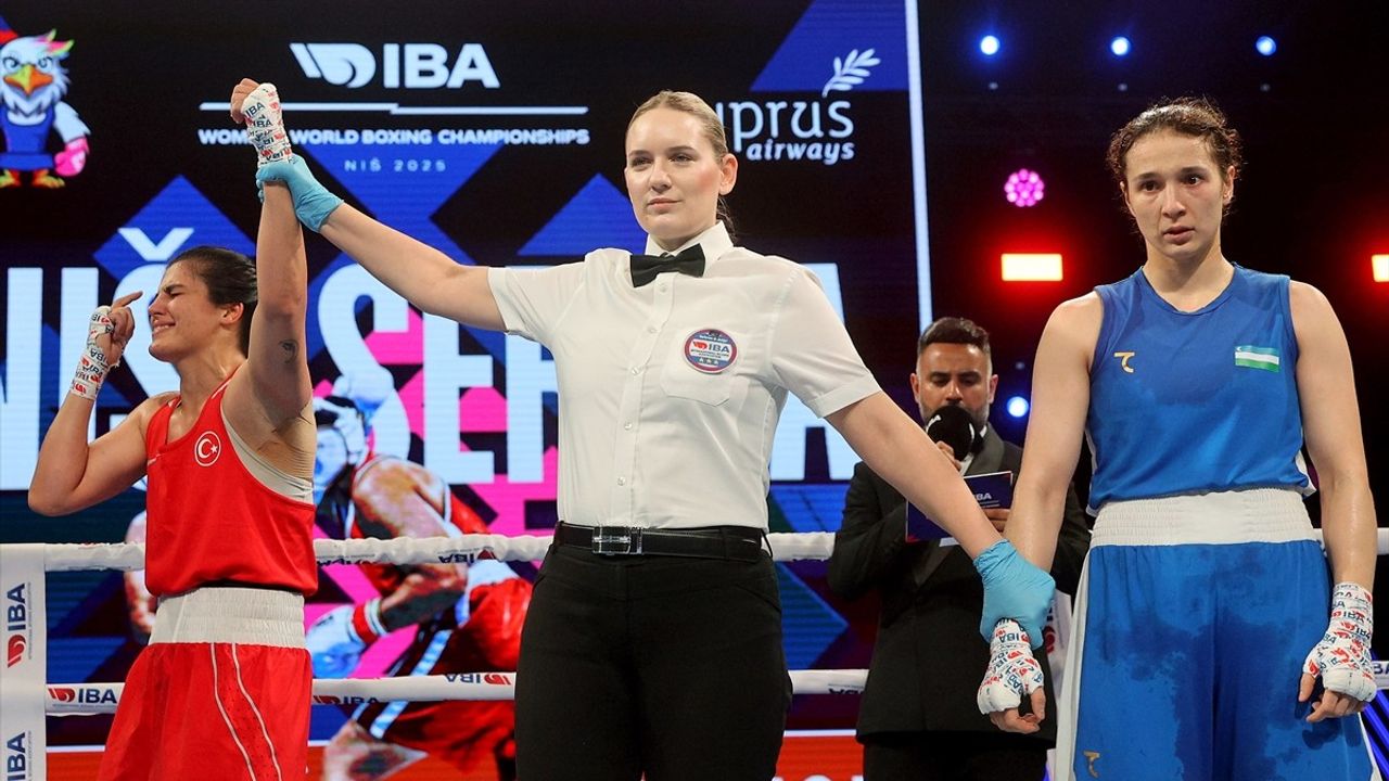 Busenaz Sürmeneli Kadınlar Dünya Boks Şampiyonası'nda Altın Madalya Kazandı
