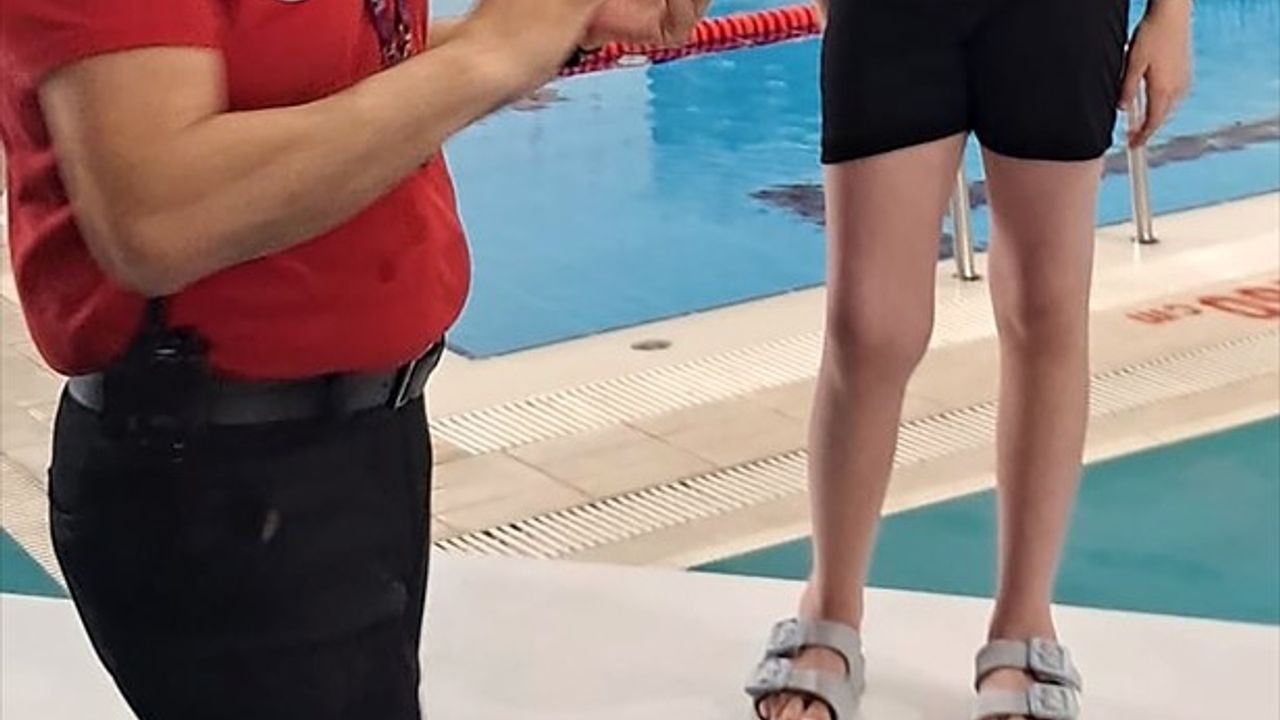 Büşra Alandere: Türkiye Şampiyonu Down Sendromlu Yüzücü Avrupa'da Madalya Peşinde