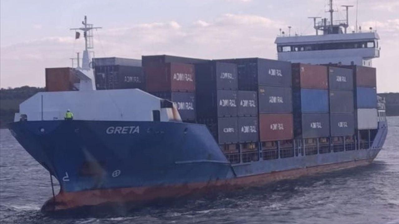Çanakkale Boğazı'nda Arıza Yapan Geminin Bekleyişi Devam Ediyor