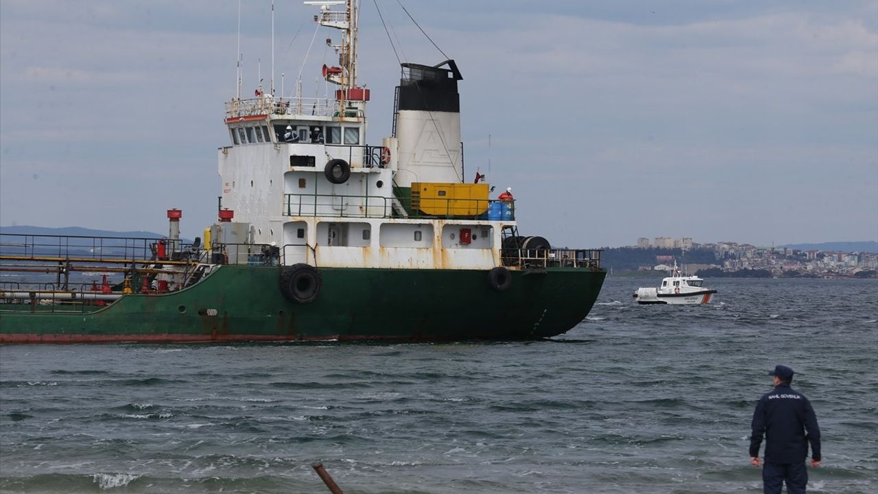 Çanakkale Boğazı'ndaki Tanker Kurtarıldı: Kolin-2 Güvenle Limana İkmal Edildi