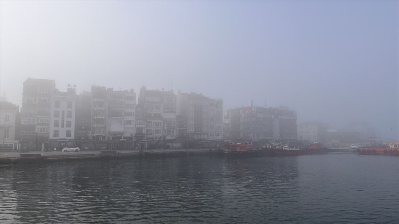 Çanakkale Boğazı Yoğun Sis Nedeniyle Gemi Geçişlerine Kapandı