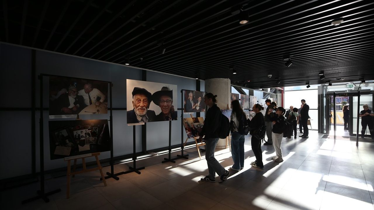 Çanakkale’da Dostluk Temalı Fotoğraf Sergisi Açıldı