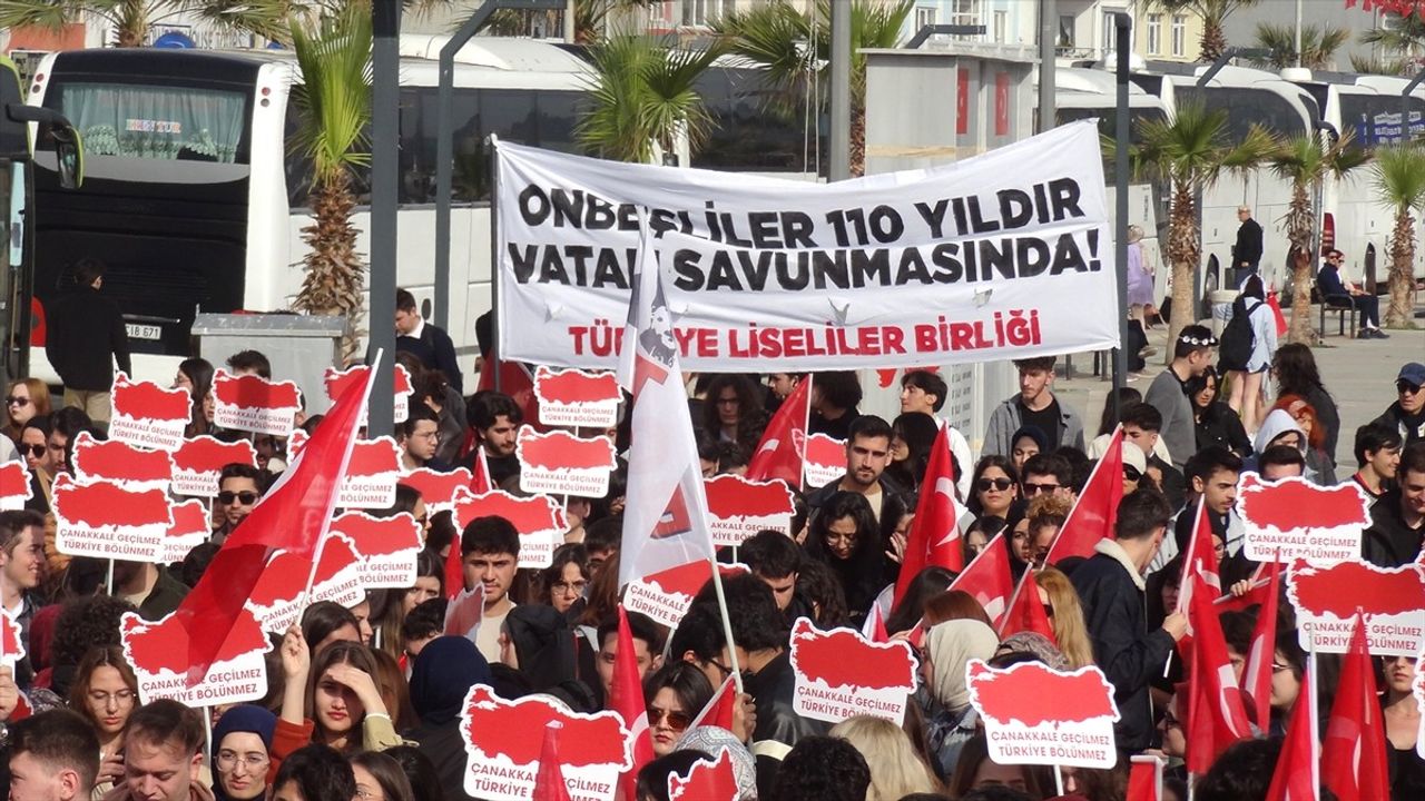 Çanakkale'de Şehitlere Saygı Mitingi Düzenlendi