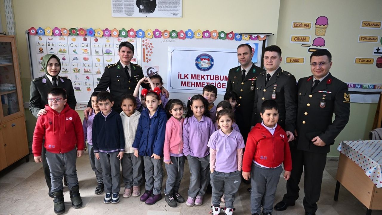 Çatalca'da Öğrenciler, Mehmetçiğe İlk Mektuplarını Yazdı