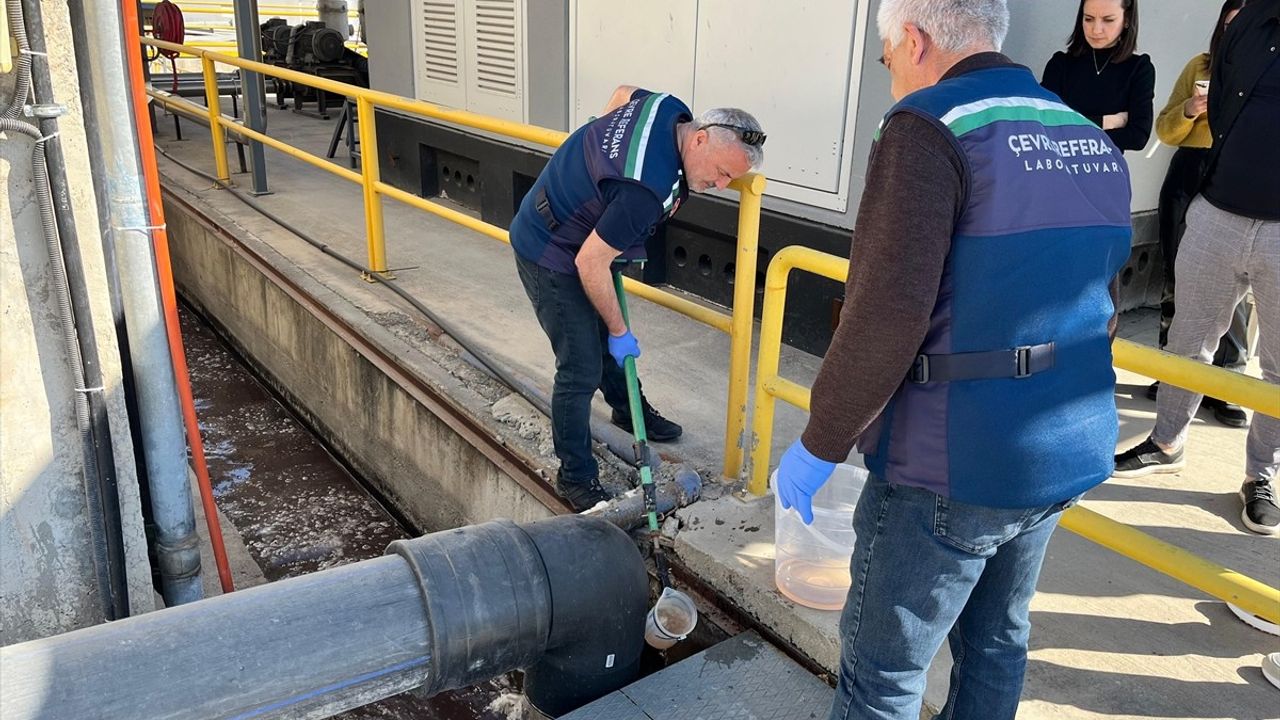 Ceyhan Nehri'nde Kirlilik İncelemesi: Bakanlık Ekipleri Harekete Geçti