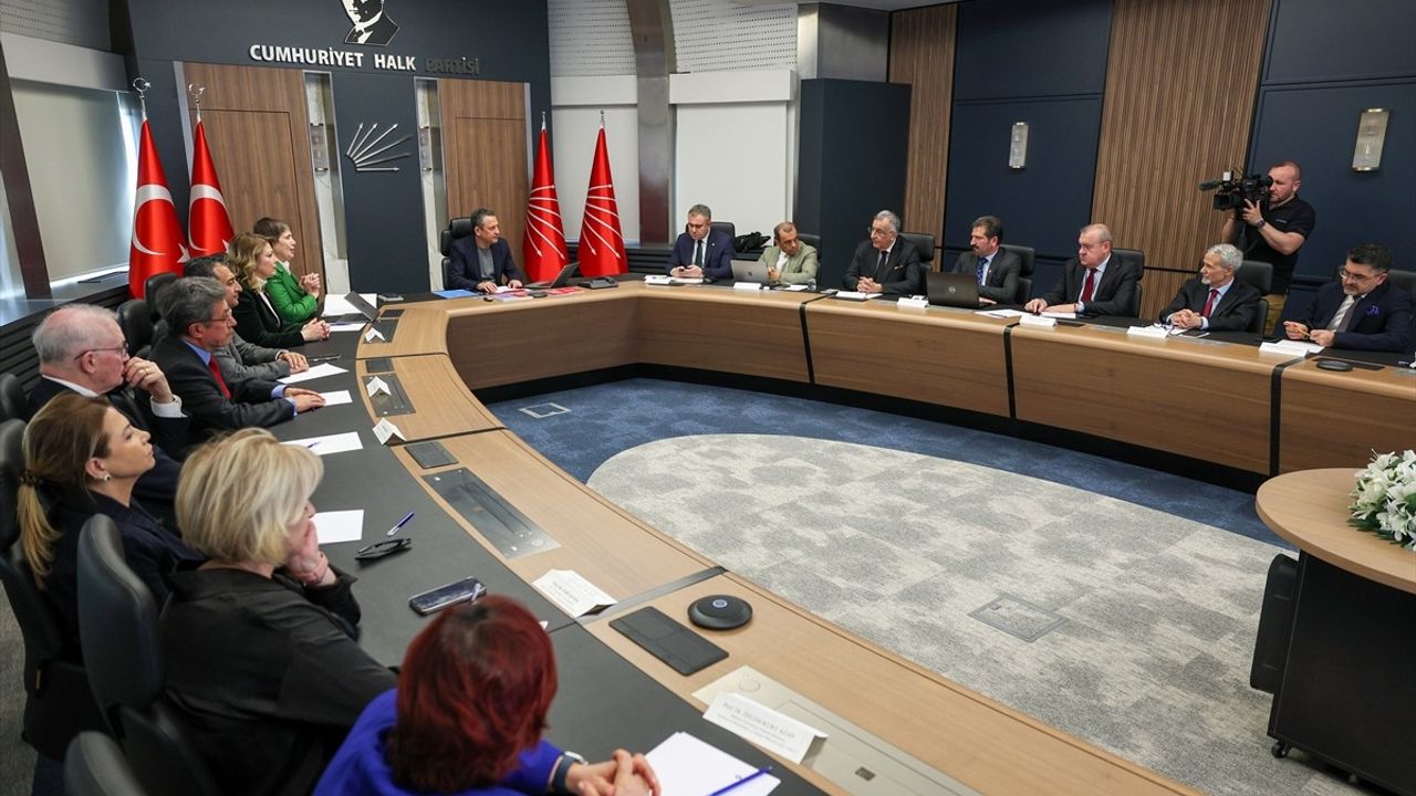 CHP Genel Başkanı Özgür Özel, Sağlık Politikaları Danışma Kurulu'na Başkanlık Etti