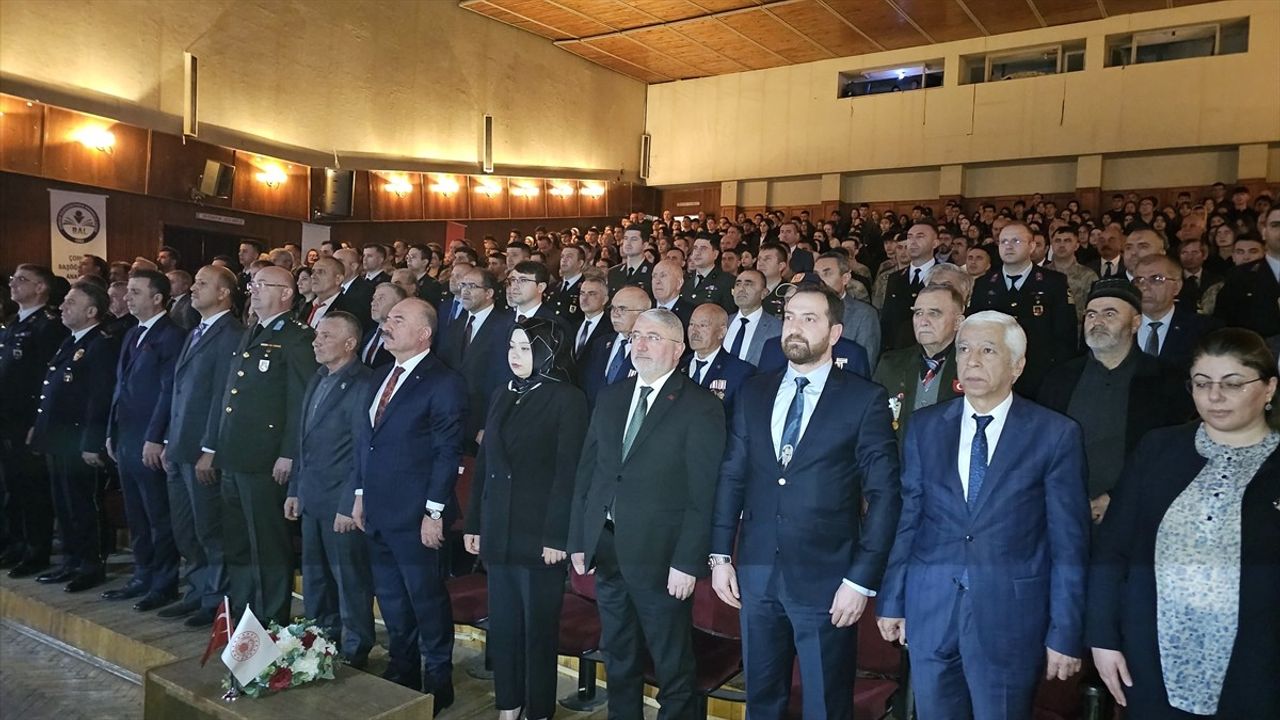 Çorum'da Şehit Yakınları ve Gazilere Devlet Övünç Madalyası Verildi