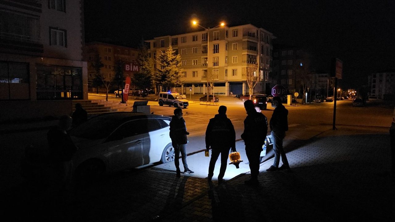 Çorum'da Silahlı Kavga: Otomobil ve İş Yerinde Hasar