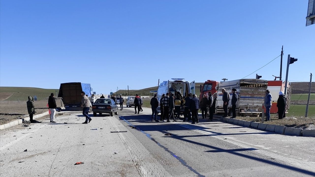 Çorum'daki Trafik Kazasında 3 Yaralı