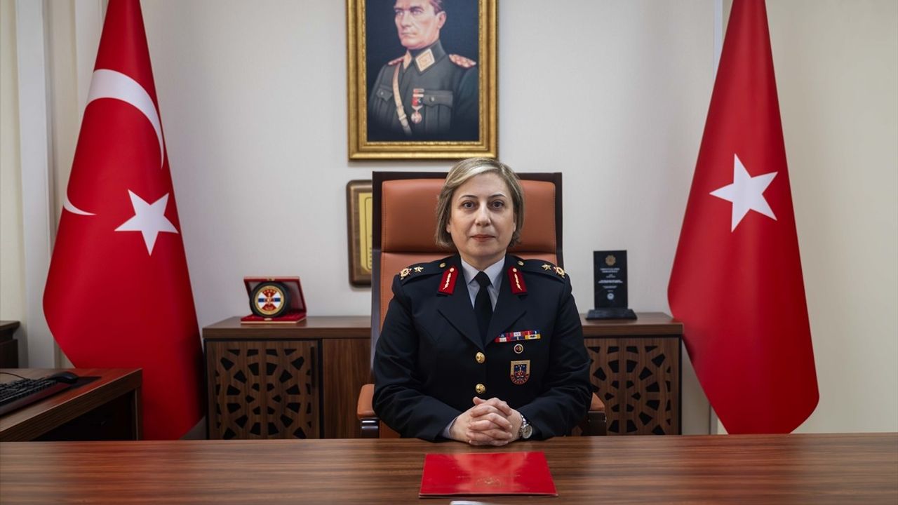 Cumhuriyet'in İlk Kadın Generali: Tuğgeneral Özlem Yılmaz'dan Kadın İstihdamı Çağrısı
