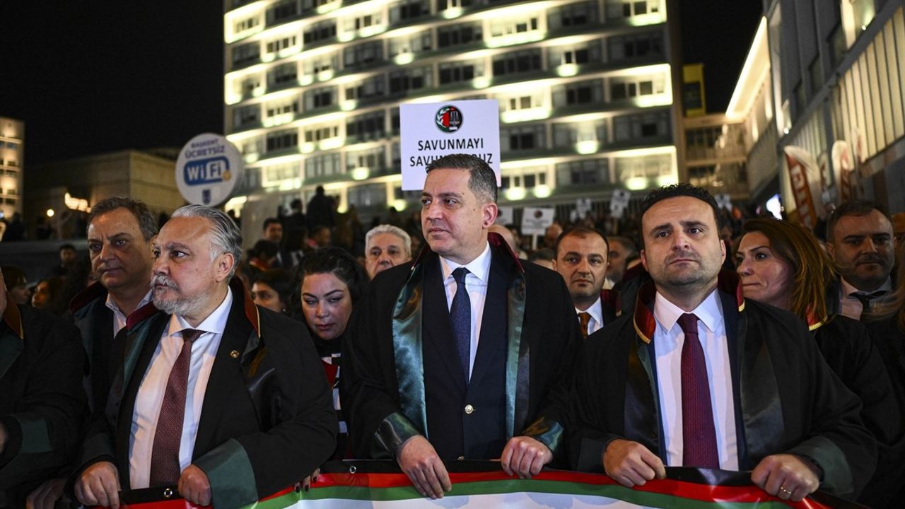 Cumhuriyet ve Hukuk Yürüyüşü Başkentte Gerçekleştirildi