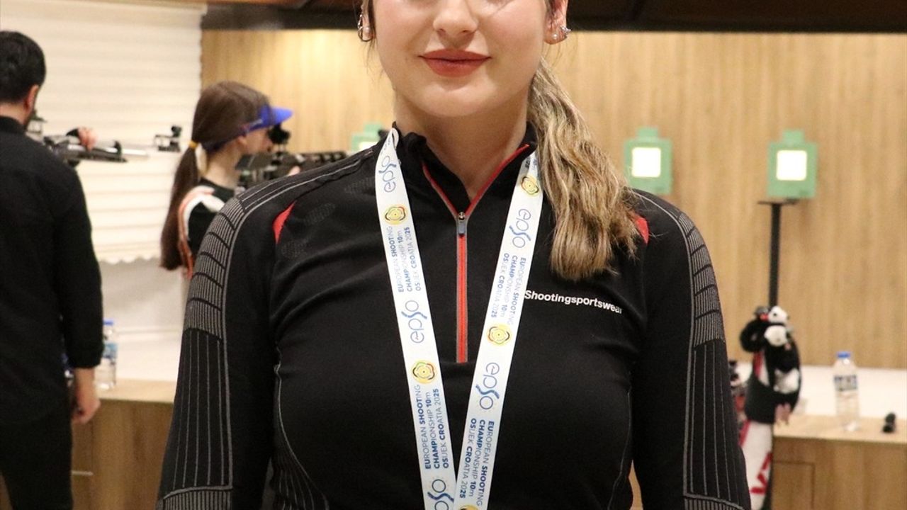 Damla Köse, Türkiye'ye İlk Gümüş Madalyayı Kazandırdı ve Dünya Rekoru Peşinde