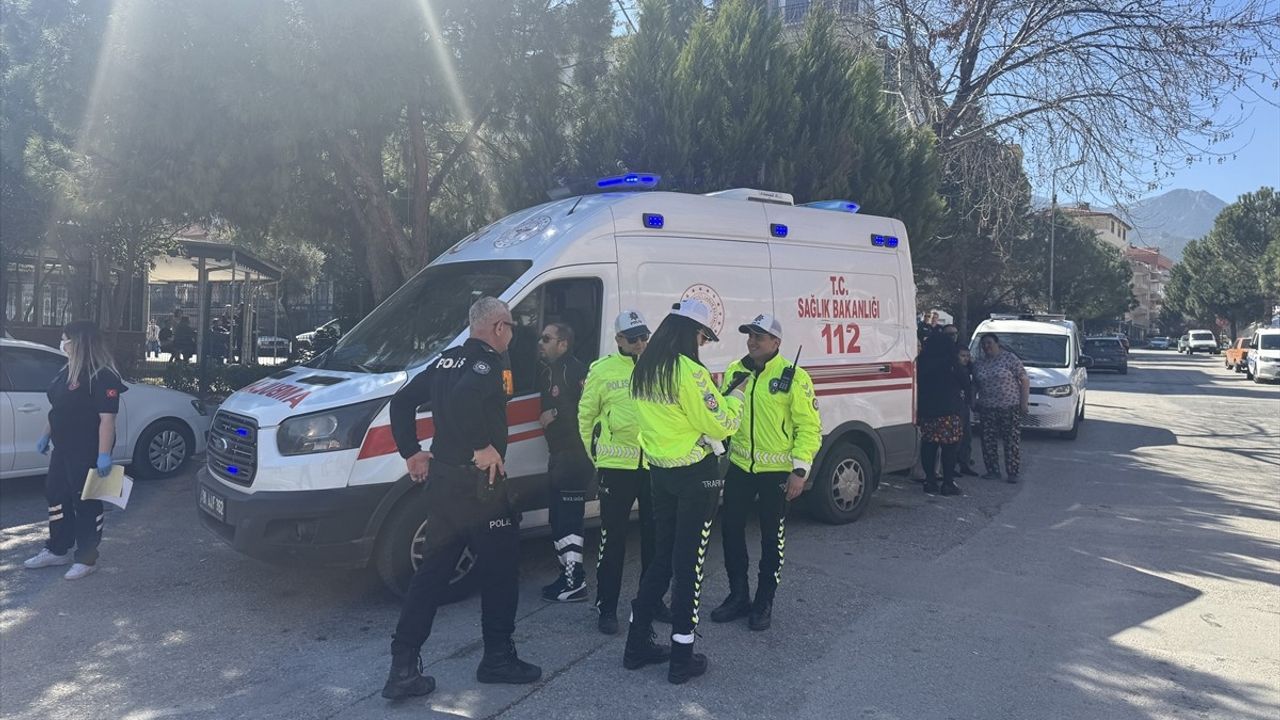 Denizli'de Ev Yangını: Anne ve Otizmli Oğlu Hastaneye Kaldırıldı