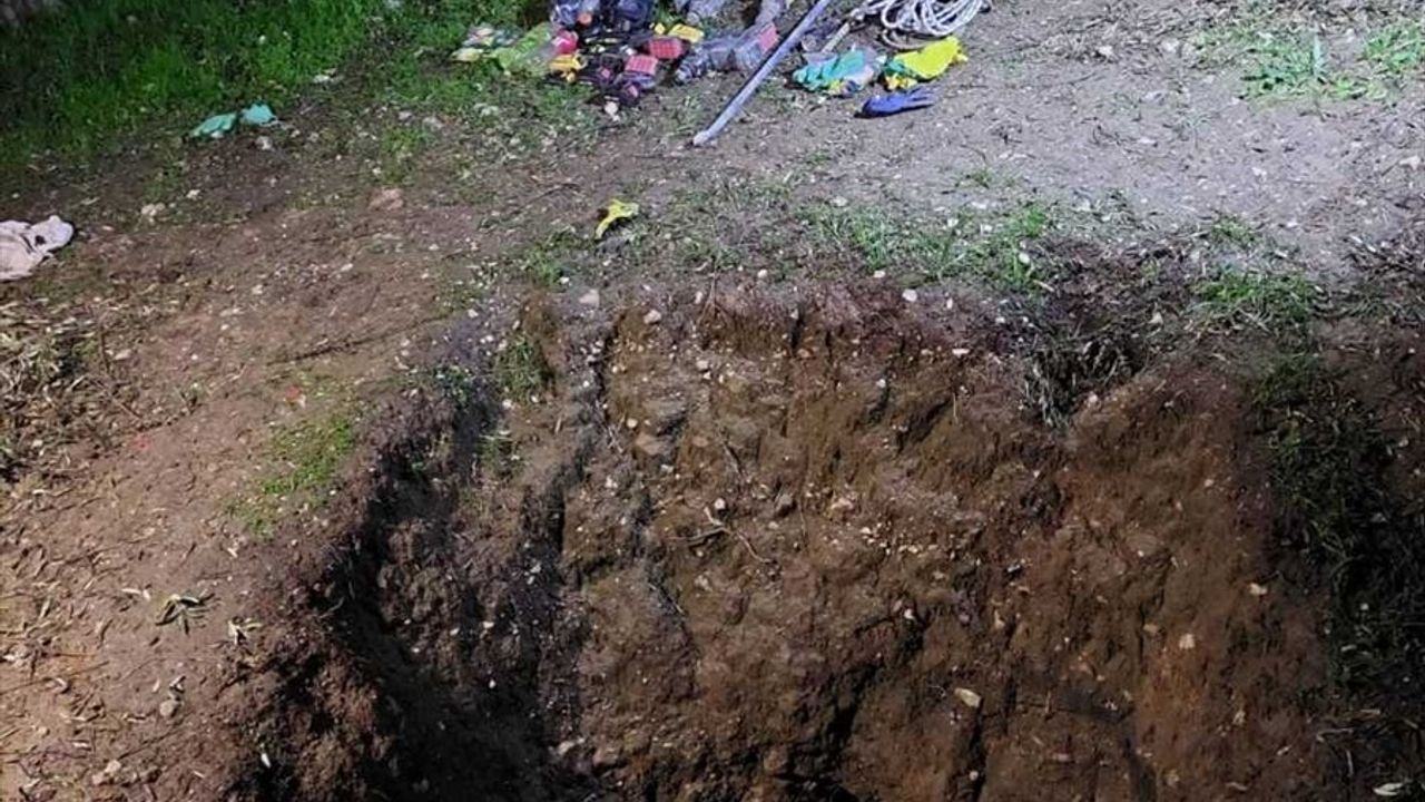 Didim'de Sit Alanında Kaçak Kazı: 8 Kişi Tutuklandı