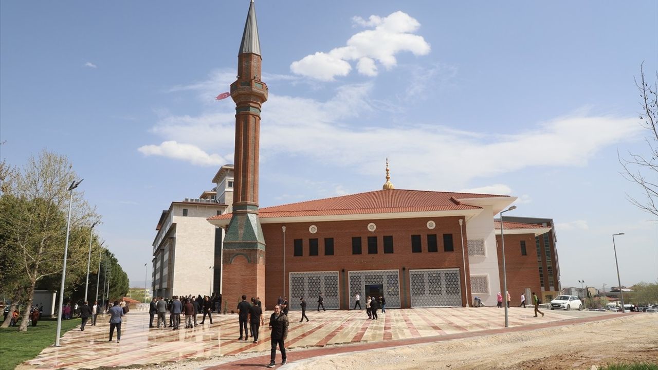 Diyanet İşleri Başkanı Erbaş, Denizli'de Yeni Camiyi Açtı