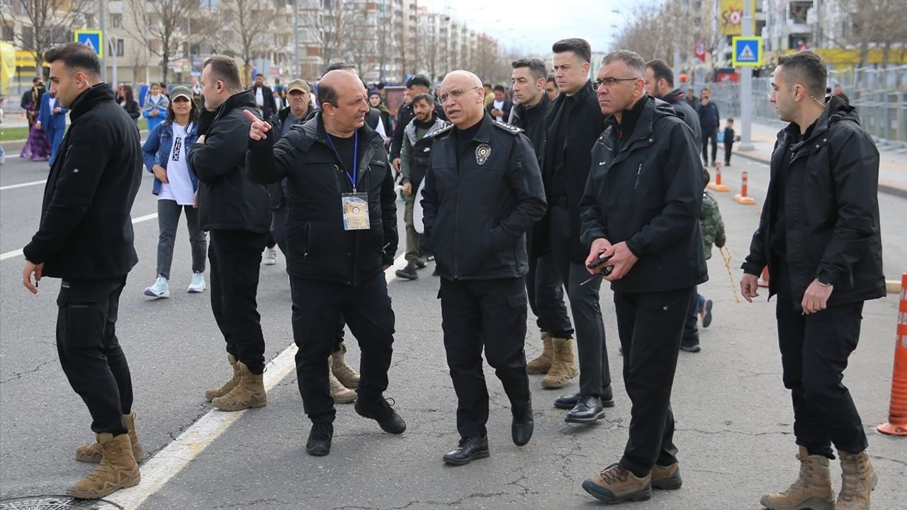 Diyarbakır'da Nevruz Etkinliği Coşkuyla Başladı