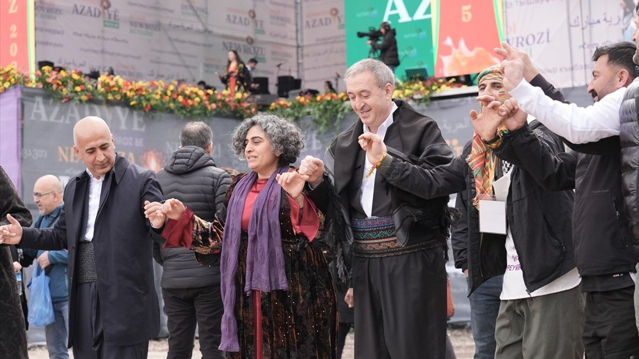 Diyarbakır'da Nevruz Etkinliği Sona Erdi: Tuncer Bakırhan'ın Mesajları