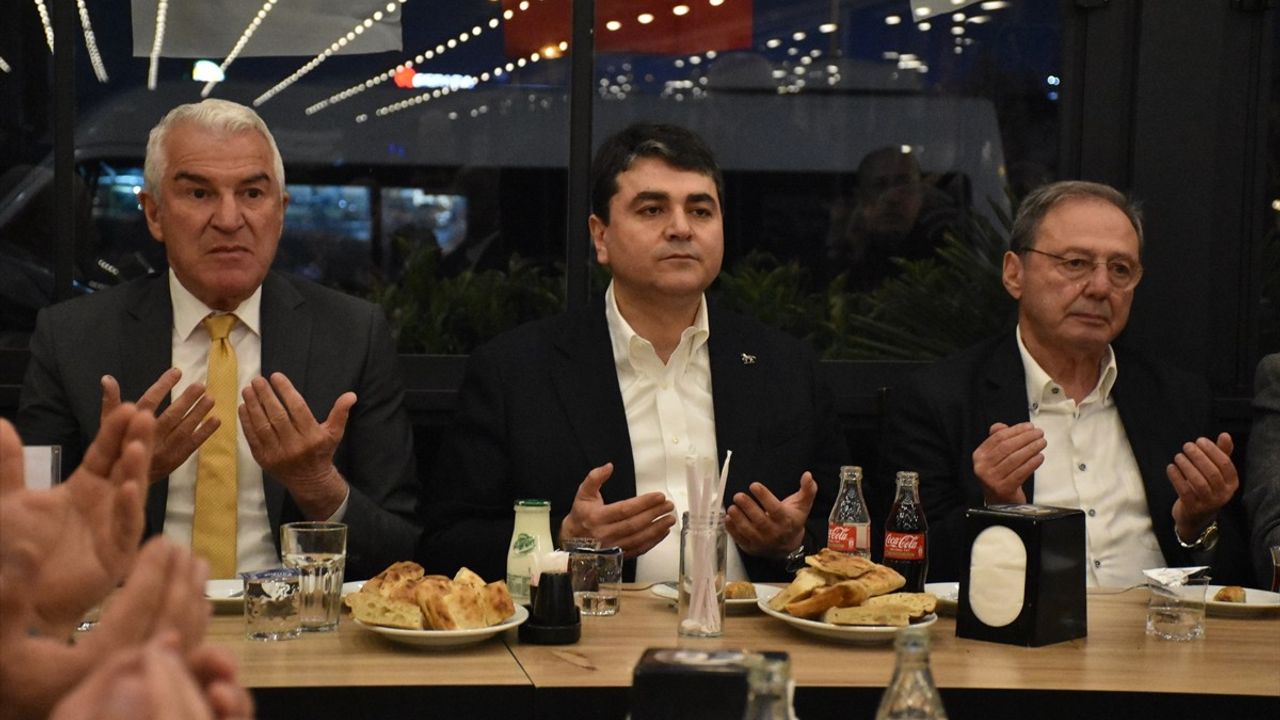 DP Genel Başkanı Uysal, Sakarya'da İftar Programına Katıldı