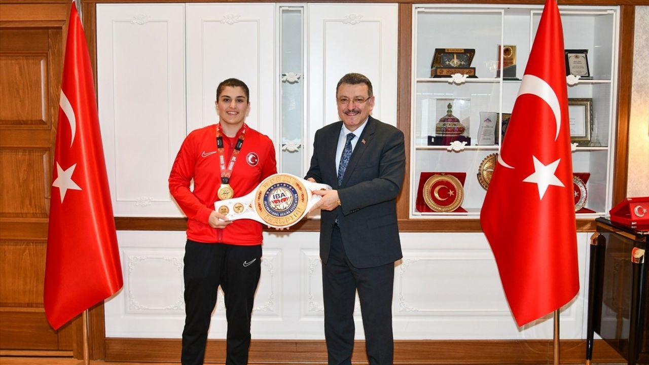 Dünya Şampiyonu Busenaz Sürmeneli, Trabzon'u Gururlandırdı