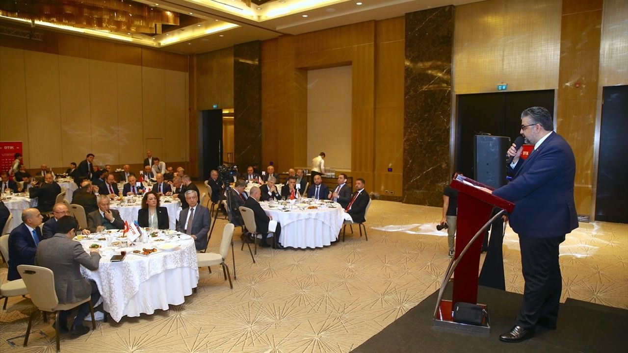 Dünya Türk İş Konseyi Bakü'de İftar Programı Düzenledi