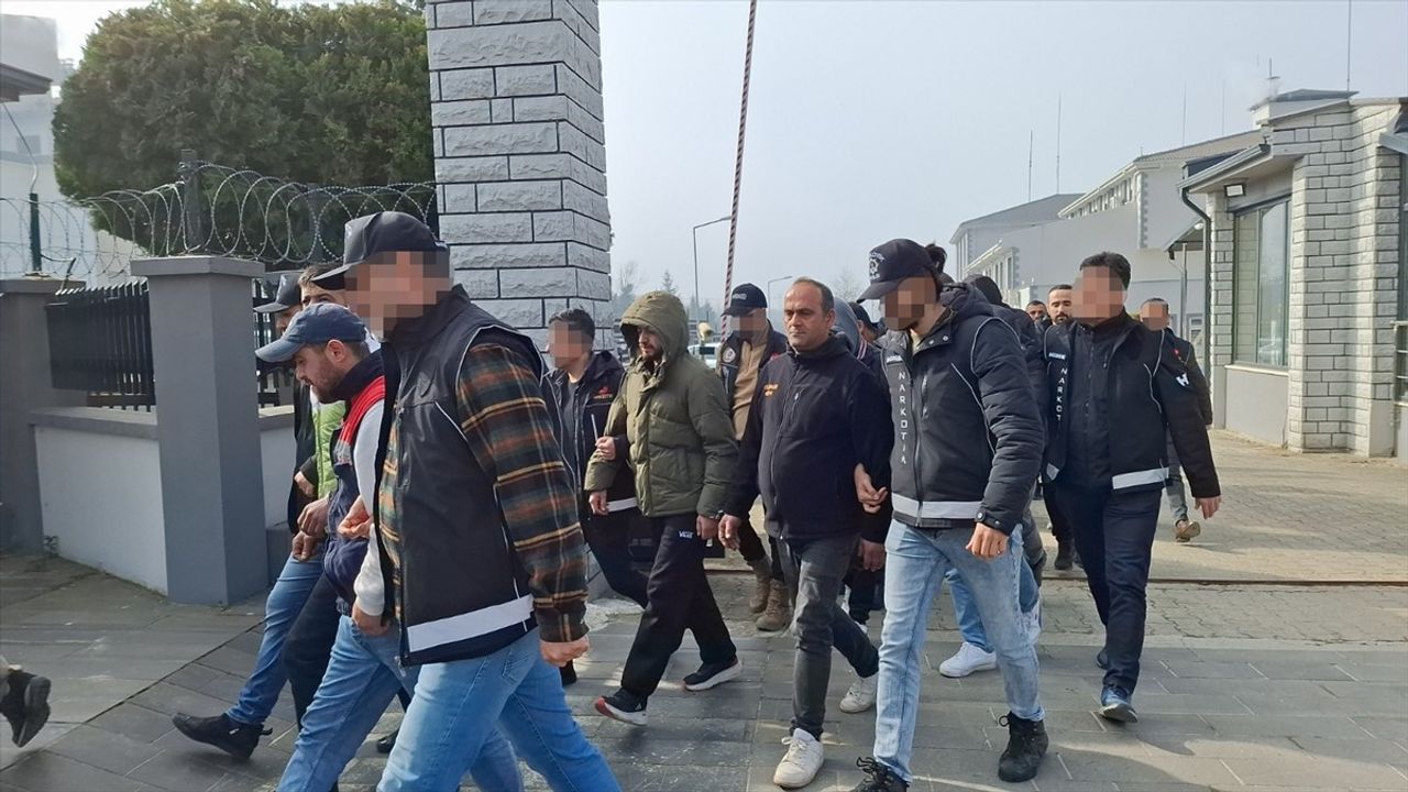 Düzce'de Uyuşturucu Operasyonu: 20 Şüpheli Gözaltında