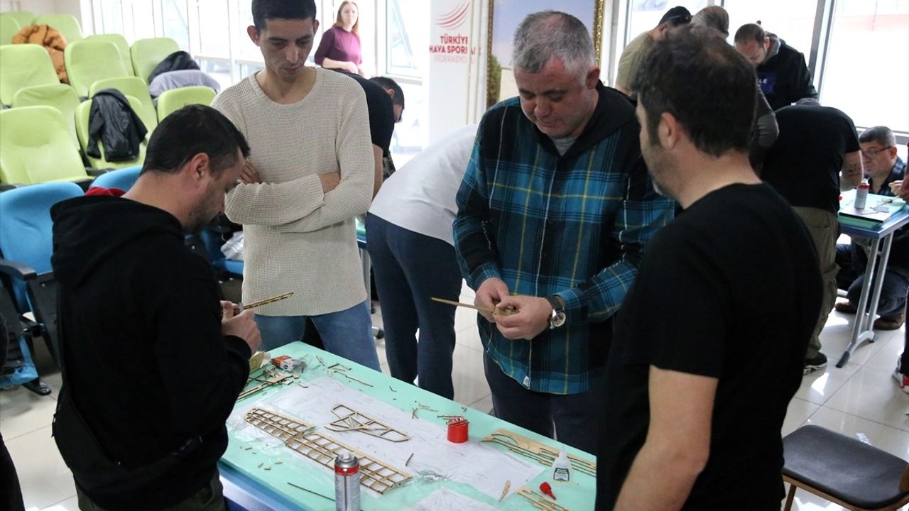 Edirne'de Öğretmenlere Model Planör Eğitimi Semineri Düzenlendi