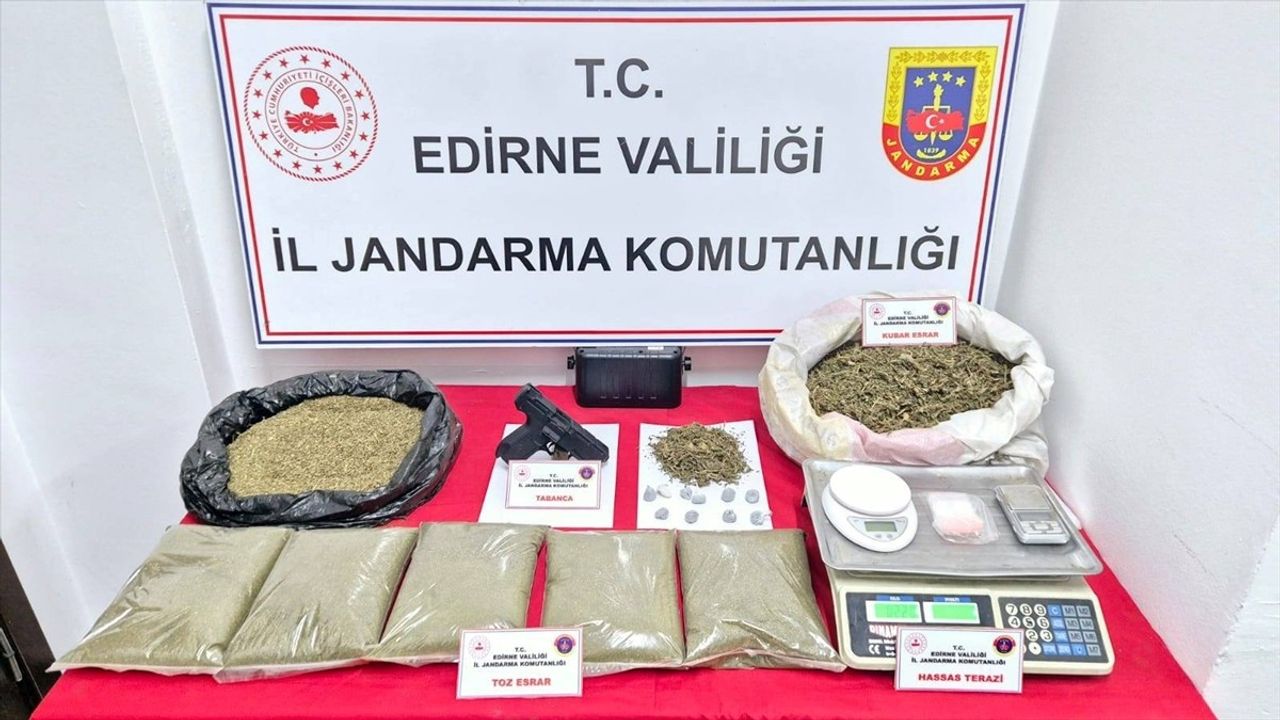 Edirne'de Uyuşturucu Operasyonunda İki Şüpheli Tutuklandı