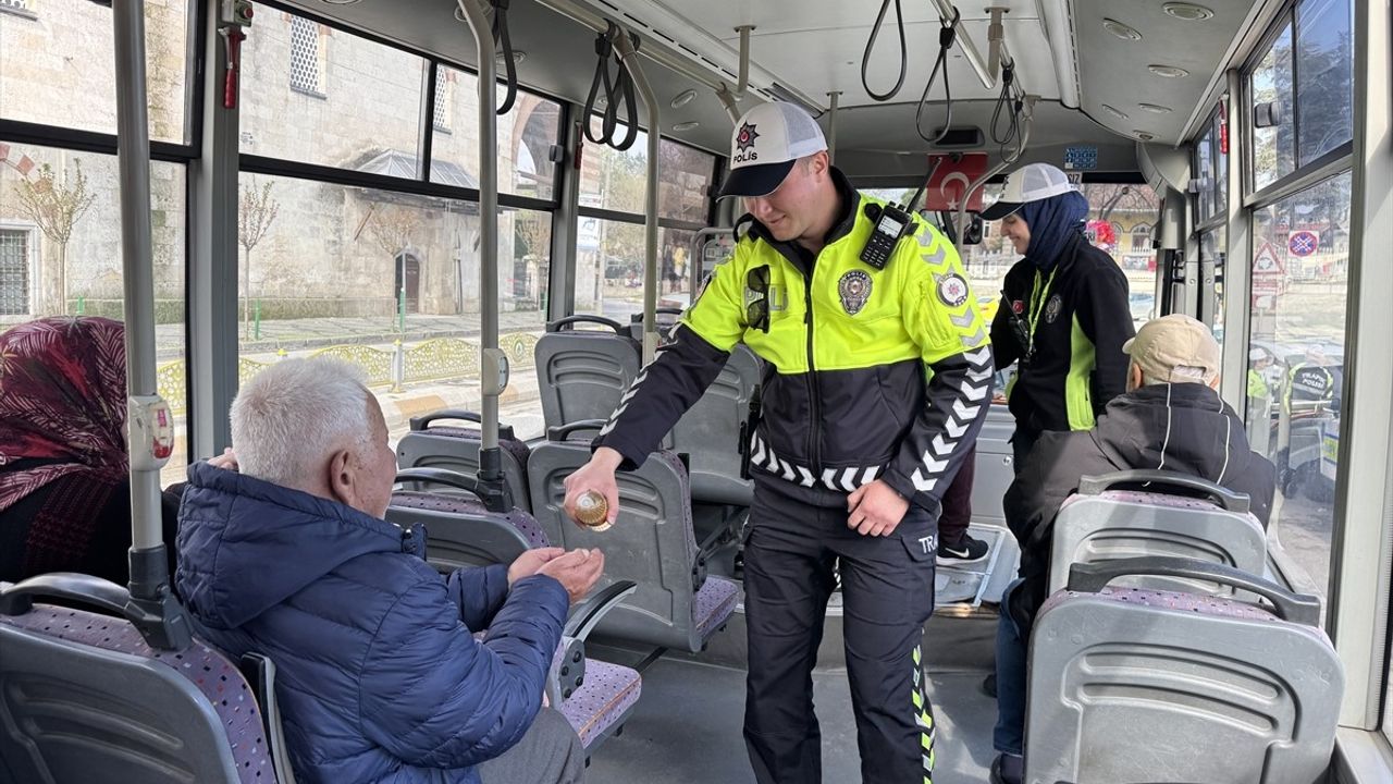 Edirne Trafik Ekiplerinden Bayram Uyarısı ve Kutlaması