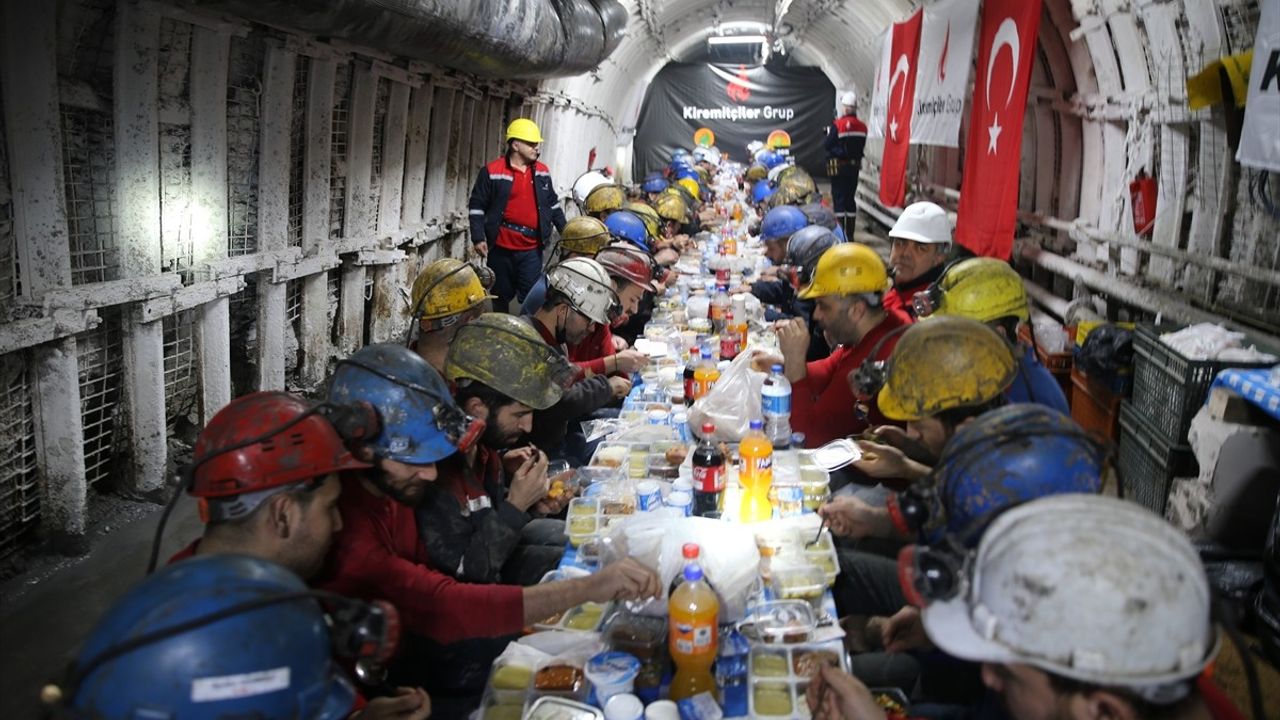 Edirne Valisi Sezer, Madencilerle İftar Programında Bir Araya Geldi