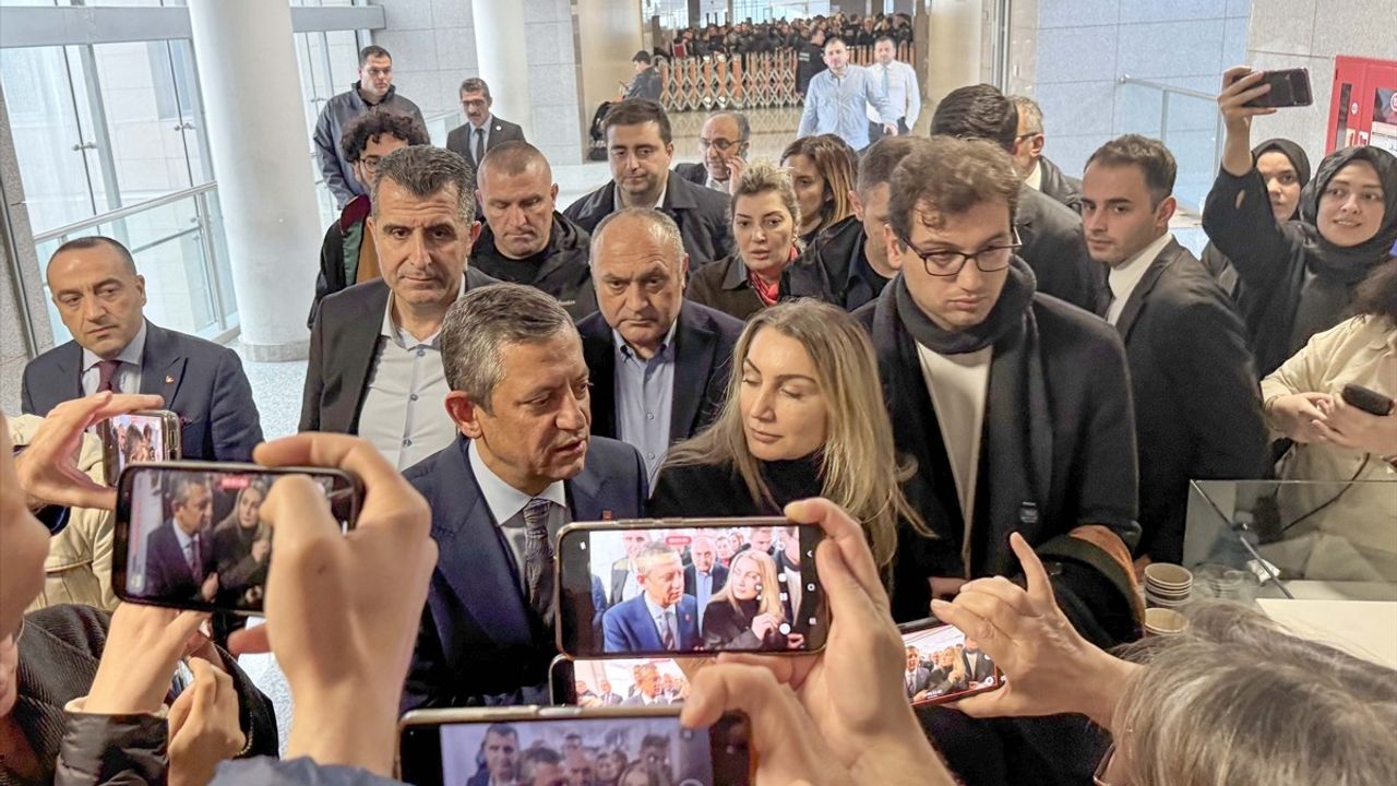 Ekrem İmamoğlu, Adliyede Ailesi ve CHP Genel Başkanı ile Buluştu