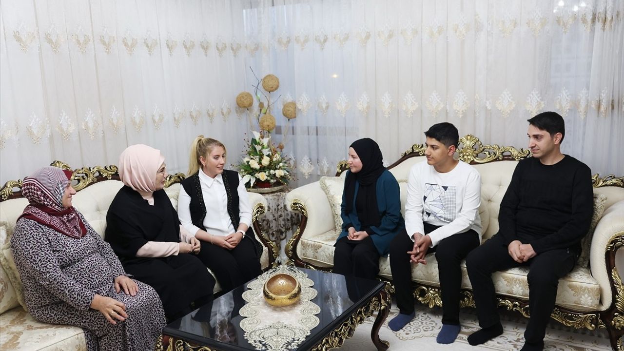 Emine Erdoğan, Vehibe Sayın'ın İftar Sofrasını Şereflendirdi