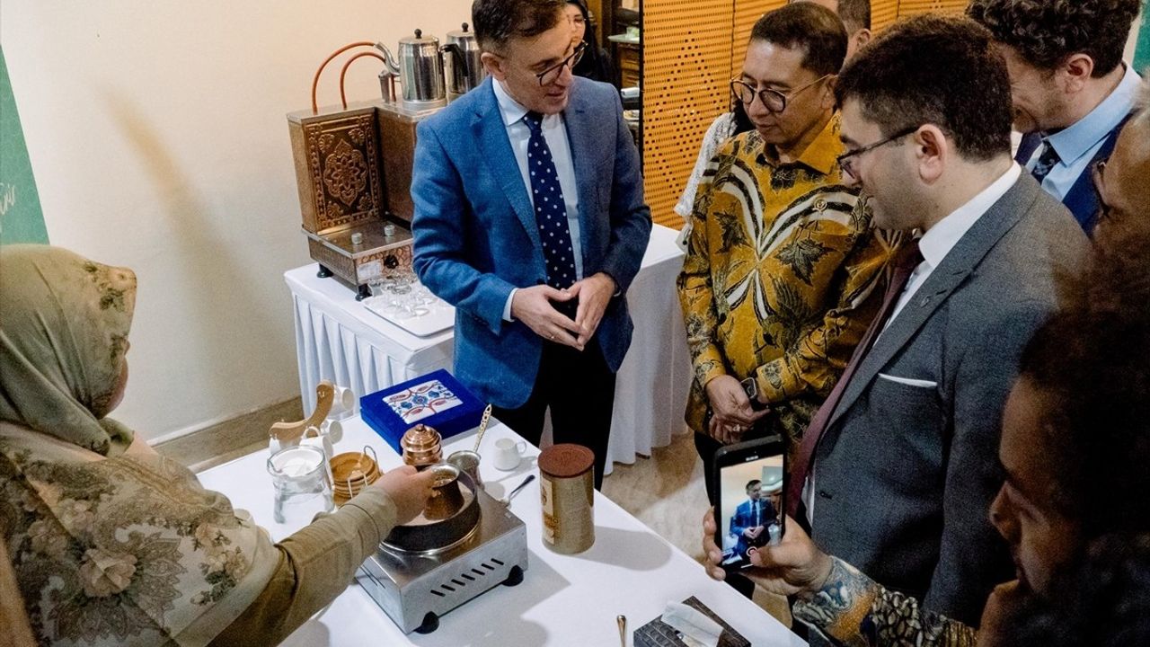 Endonezya Kültür Bakanı Zon, YEE'nin İftarına Katıldı