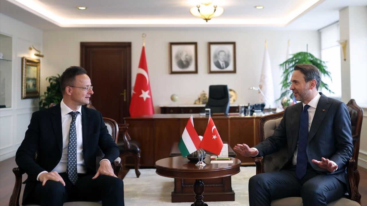 Enerji Bakanı Bayraktar, Macaristan ile İşbirliğini Görüştü