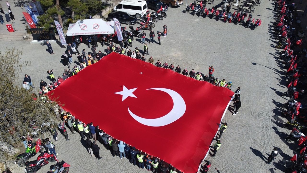 Ertuğrul Gazi Türbesi'nden Türk Bayrağı ve Toprak, Çanakkale'ye Gönderildi