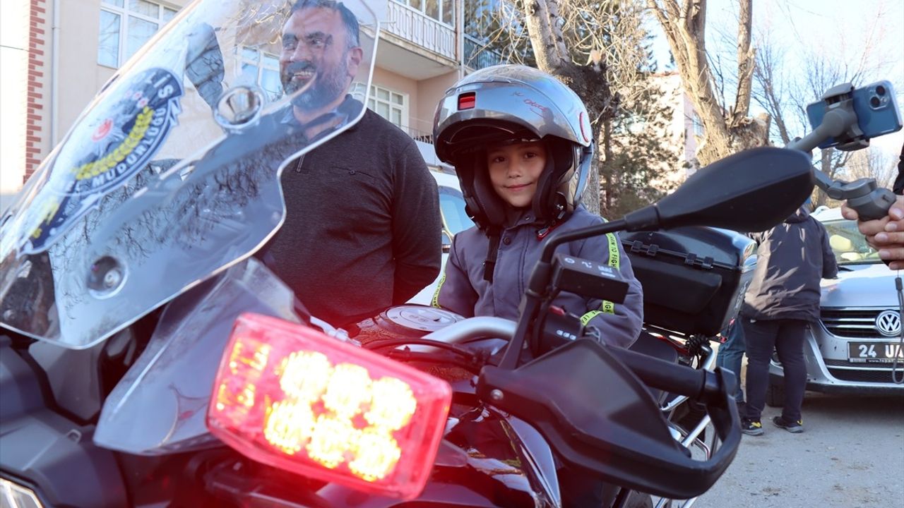Erzincan'da Çocuk Yunus Polisleriyle Buluştu