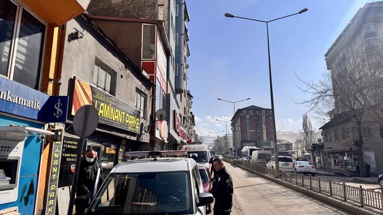 Erzurum'da 70 Yaşındaki Eczacı Evinde Ölü Bulundu