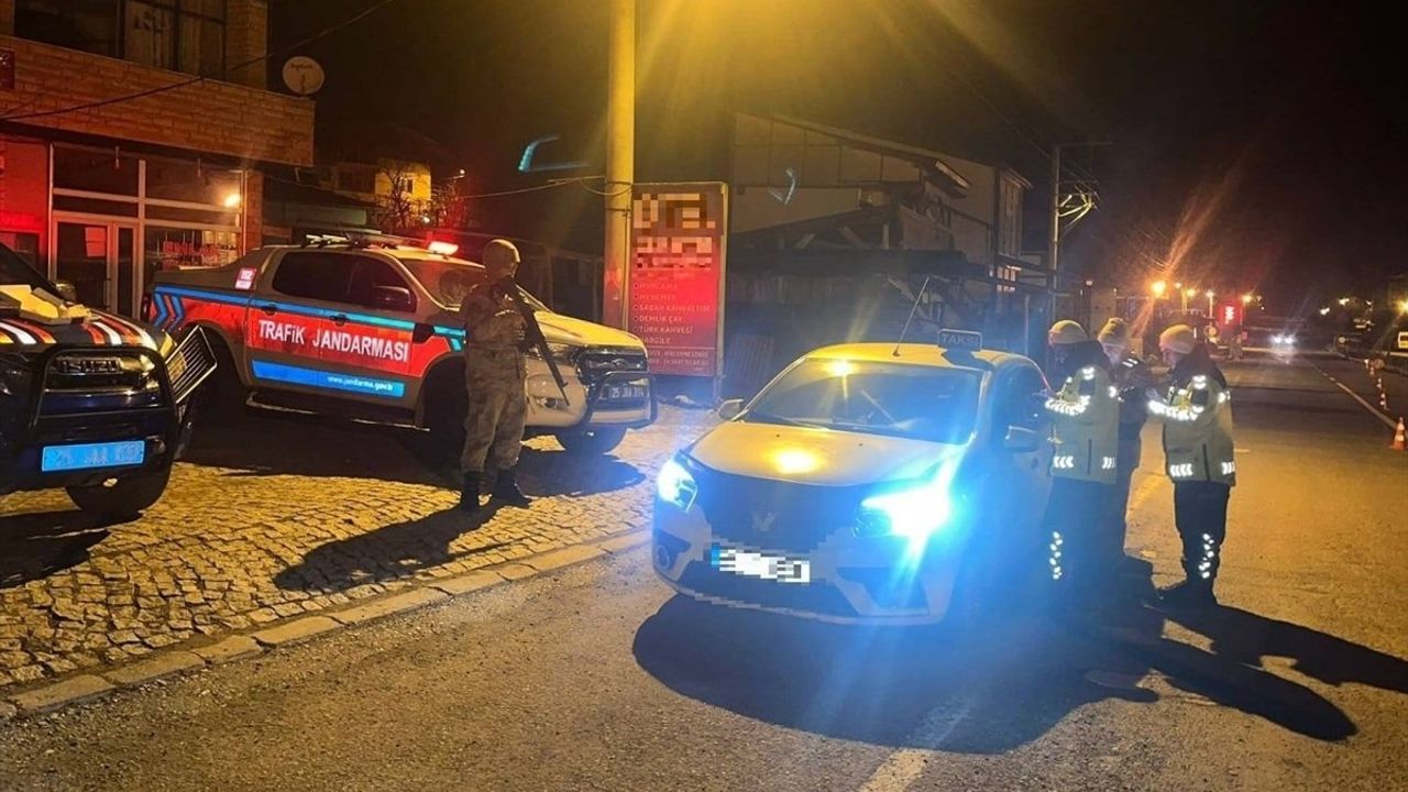 Erzurum'da Jandarma Denetimlerinde 106 Araç Trafikten Menedildi