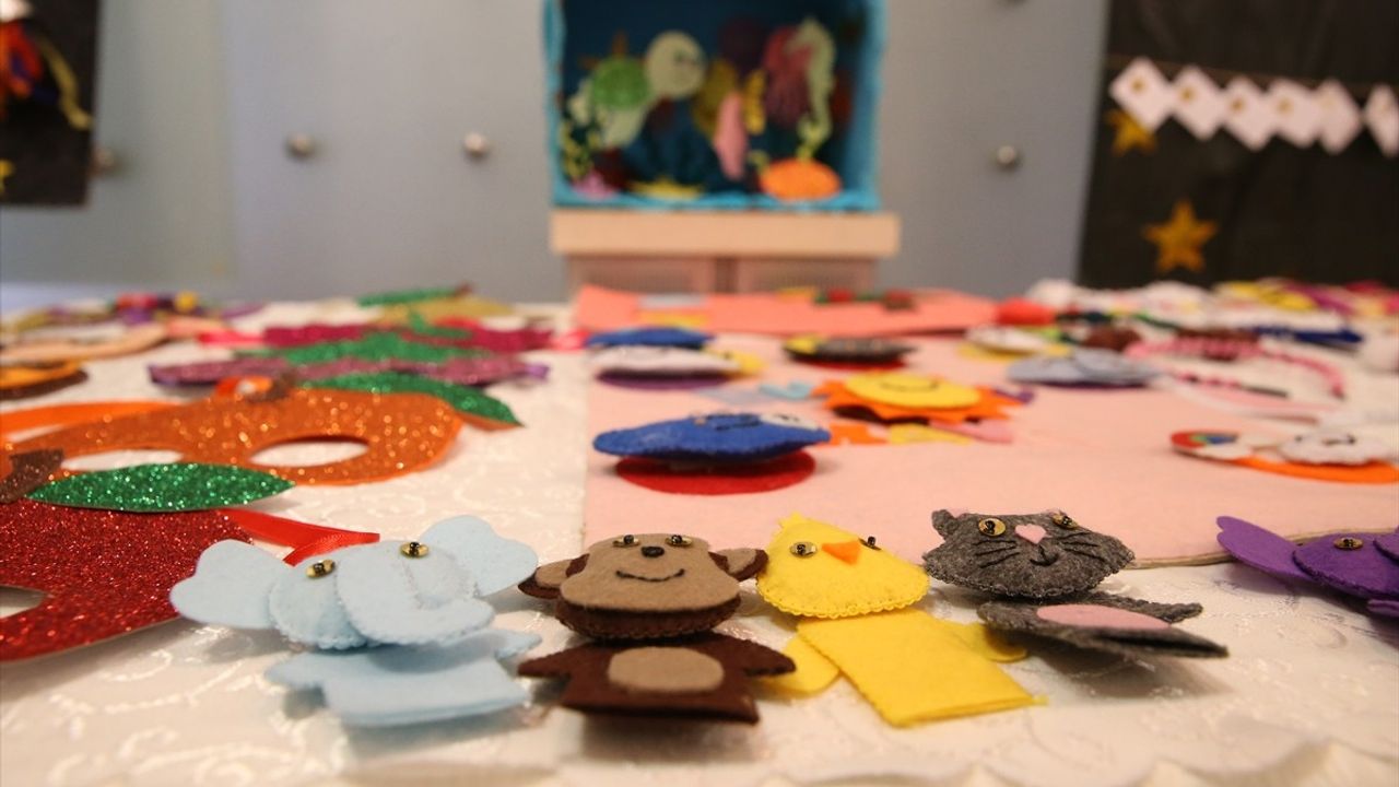 Eskişehir'de 'Cam Tavanı Kıran Kadınlar' Sergisi Açıldı