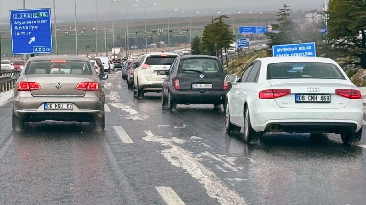 Eskişehir'de Şiddetli Sağanak ve Dolu Hayatı Vurdu