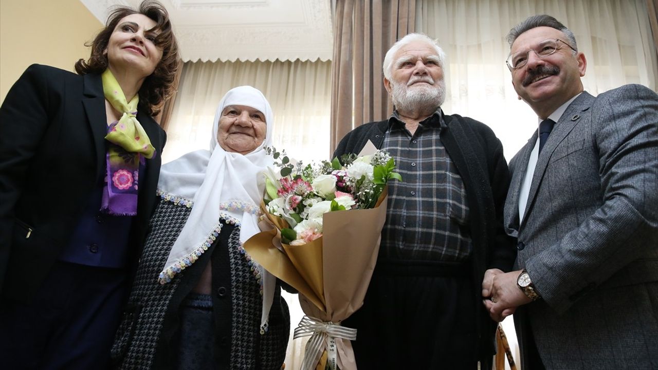 Eskişehir Valisi Aksoy, 71 Yıllık Evlilik İle Örnek Çifti Ziyaret Etti