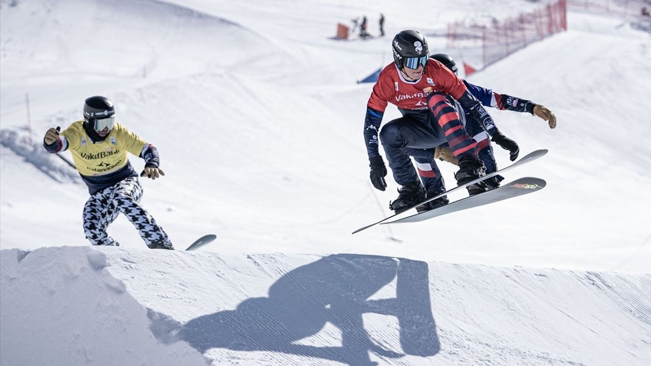 FIS Dünya Snowboard Kupası Erzurum'da Başladı