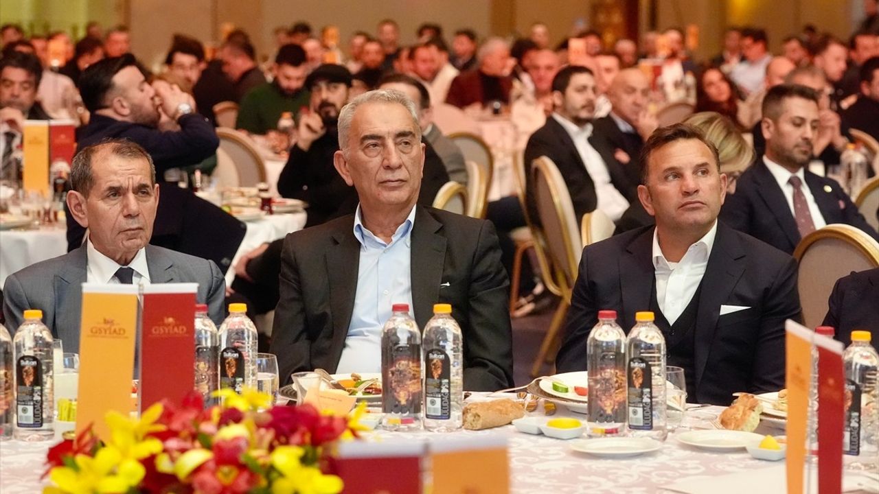 Galatasaray Başkanı Dursun Özbek'ten Şampiyonluk İddiası: "5. Yıldız İçin Mücadelemiz Sürecek"