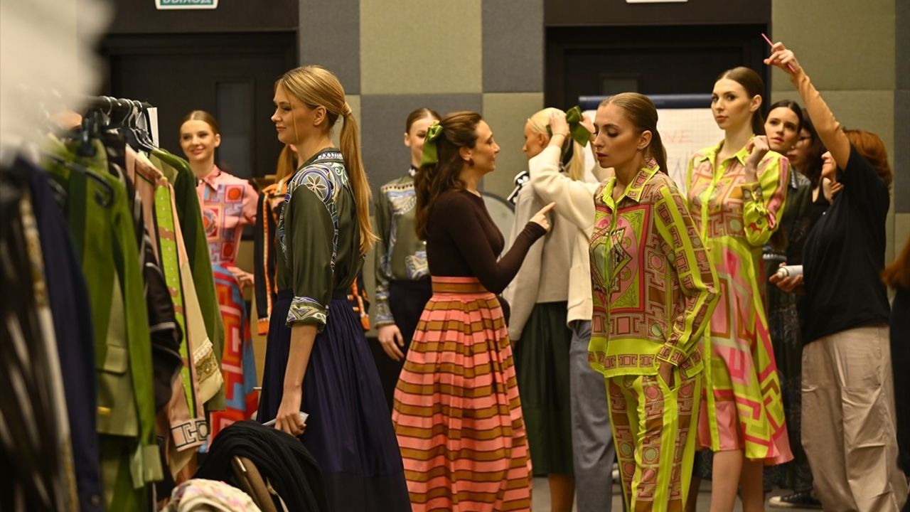 Gaziantep'in Geleneksel Kutnu Kumaşı Moskova'da Moda Severlerle Buluştu