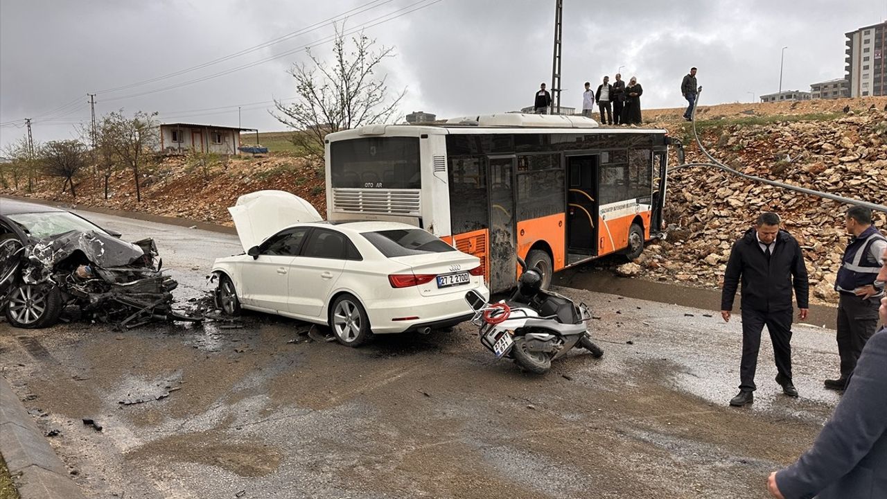 Gaziantep'te 4 Araçla Kaza: 12 Yaralı