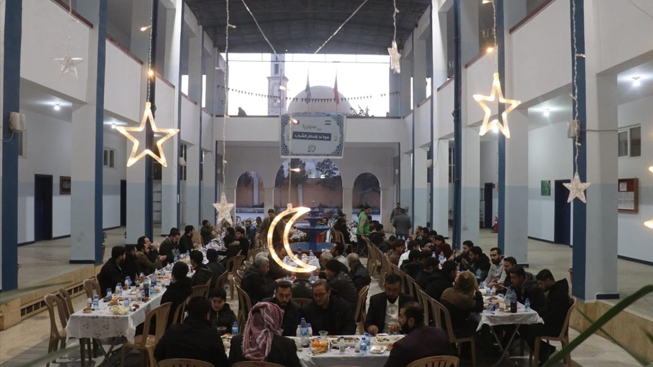 Genç İHH, Suriye'de 7 Bin Öğrenciye İftar Verdi
