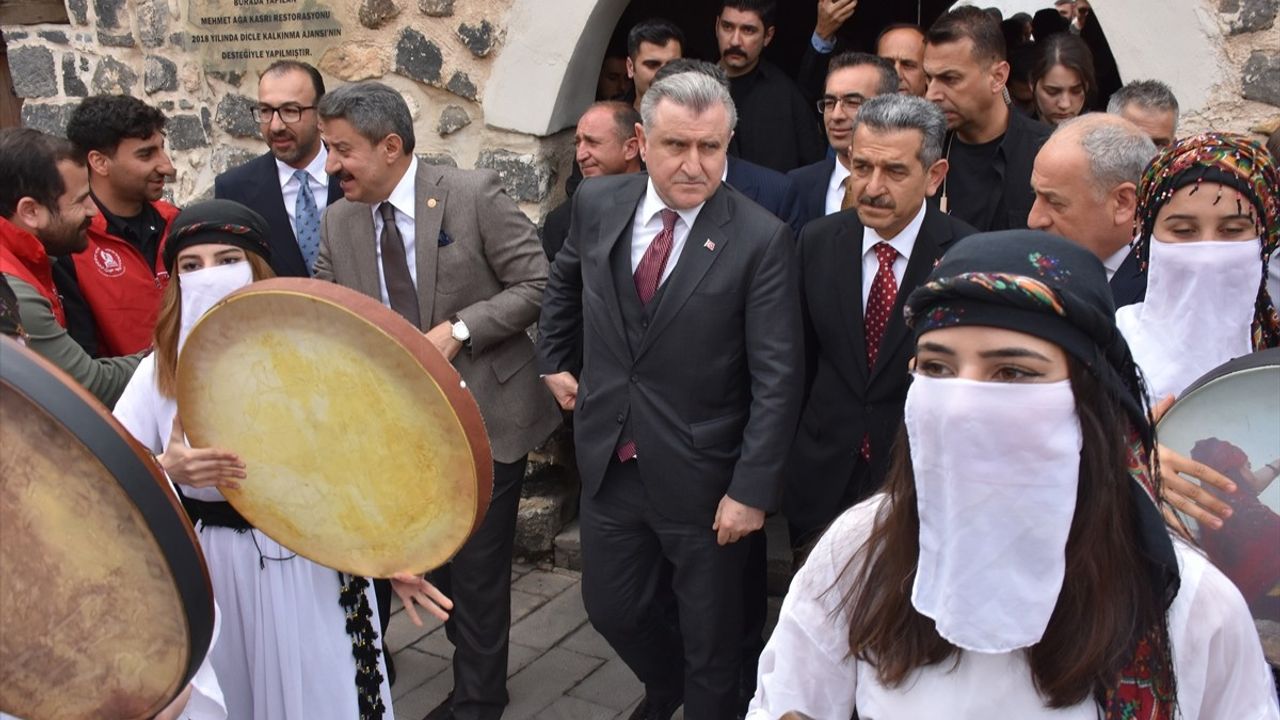 Gençlik ve Spor Bakanı Bak, Cizre'de Yatırımları Tanıttı