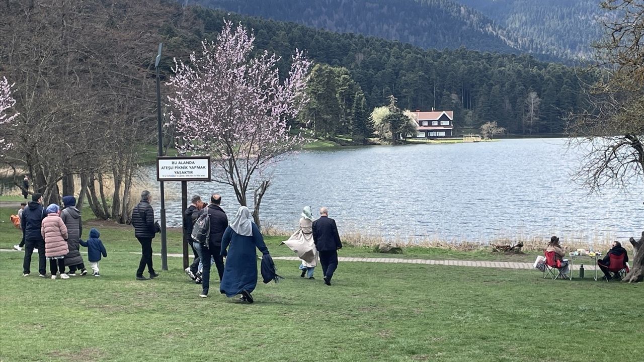 Gölcük Tabiat Parkı'nda Ramazan Bayramı Yoğunluğu
