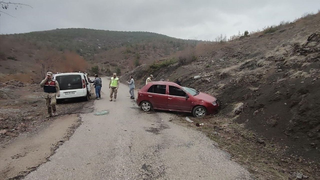 Gümüşhane'de Otomobil Kazası: 1 Ölü, 2 Yaralı